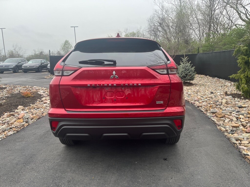 2024 Mitsubishi Eclipse Cross LE photo 4