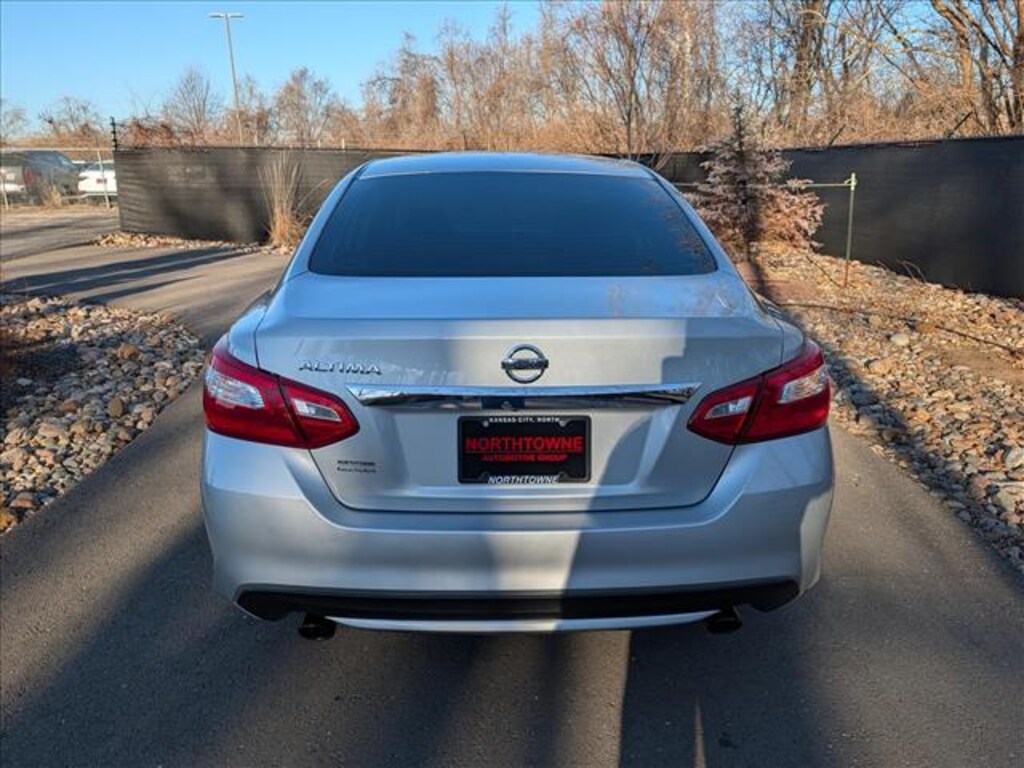 Used 2017 Nissan Altima 2.5 Sedan