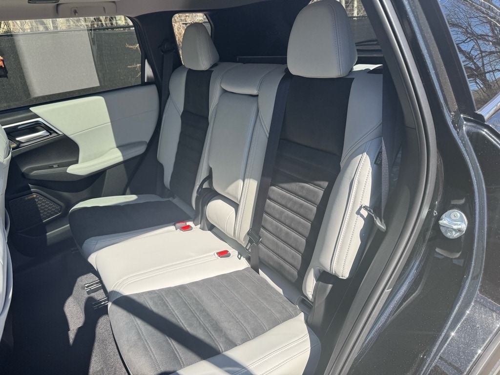 2025 Mitsubishi Outlander SE - Photo 20