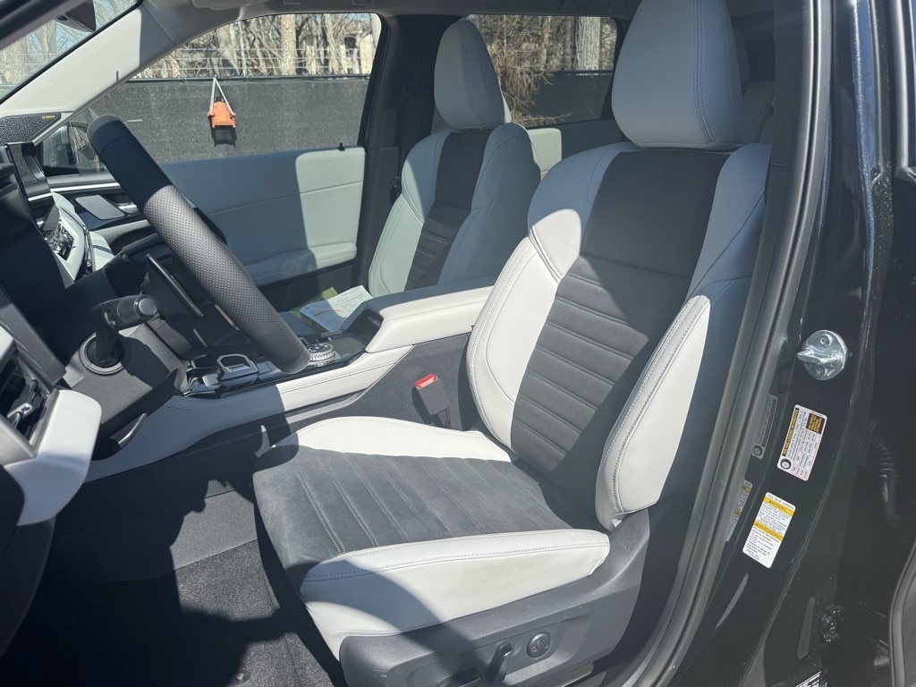 2025 Mitsubishi Outlander SE - Photo 22