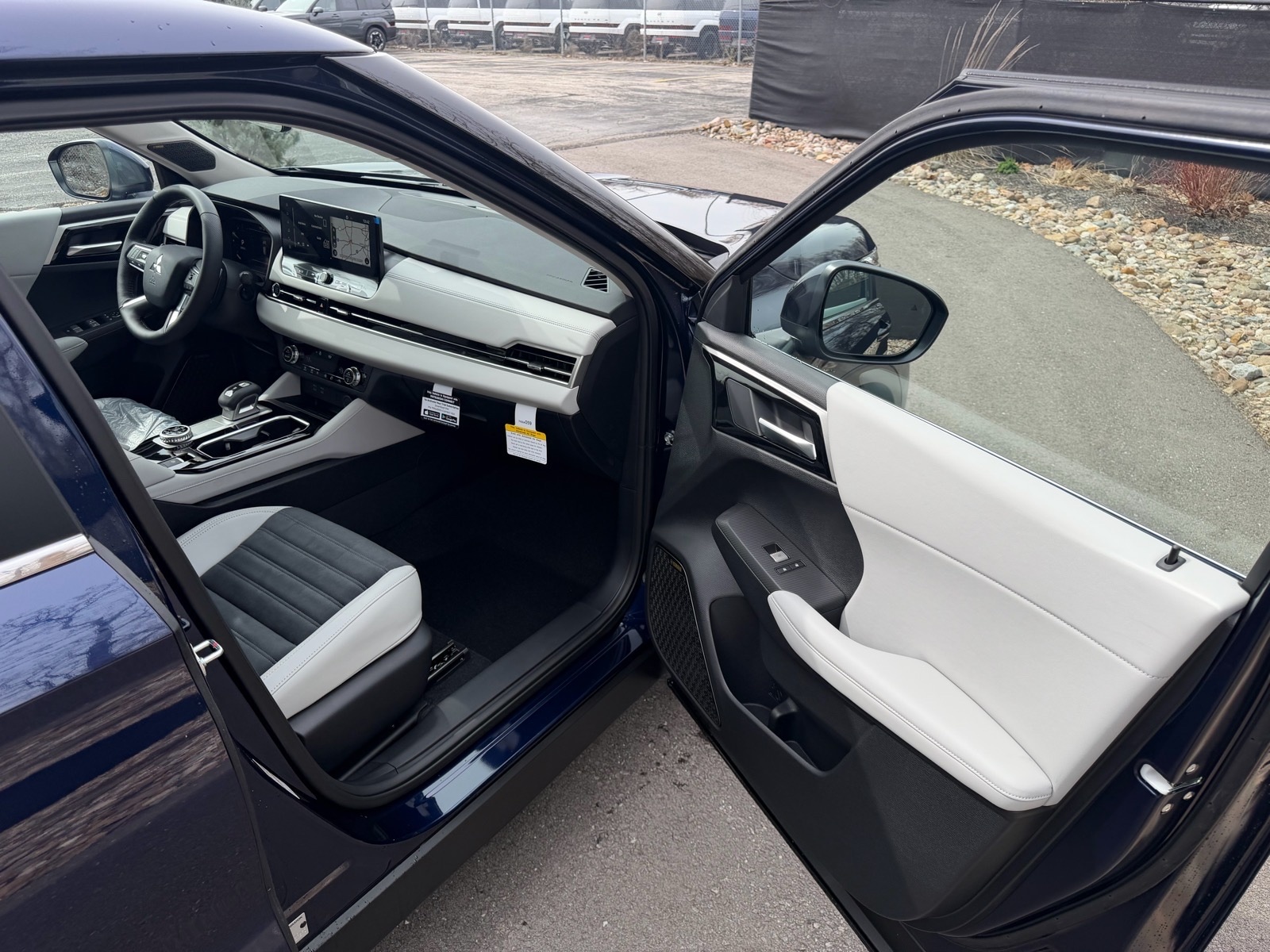 2026 Mitsubishi Outlander SE - Photo 11