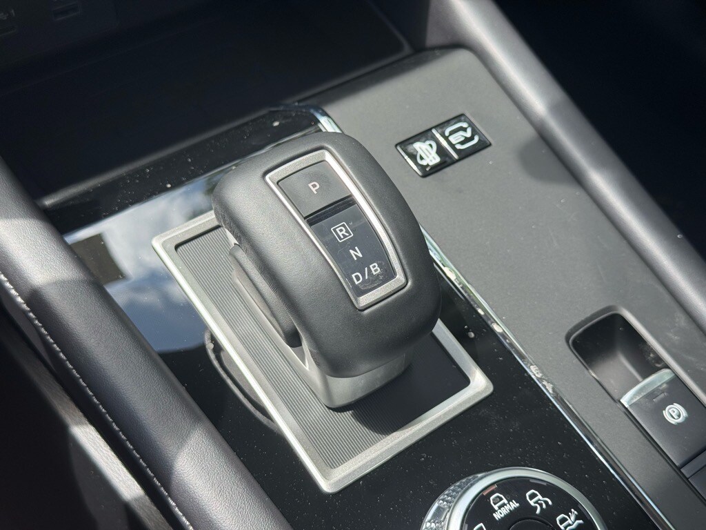 2025 Mitsubishi Outlander Plug-in Hybrid SE - Photo 35