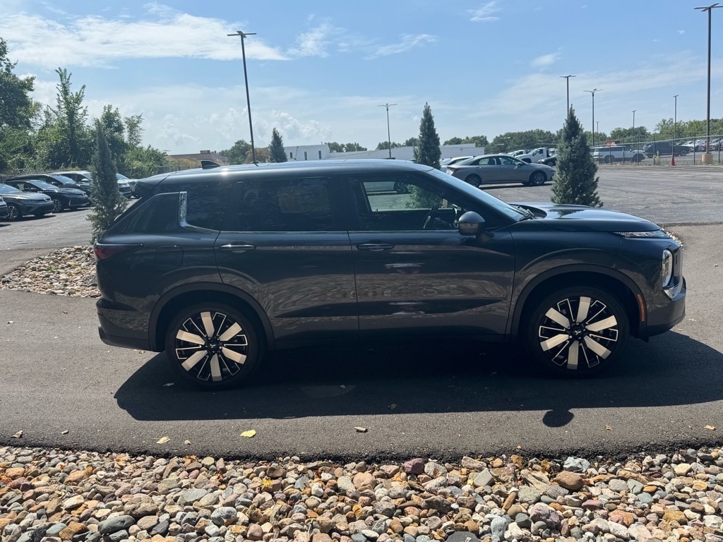 2025 Mitsubishi Outlander SE - Photo 6