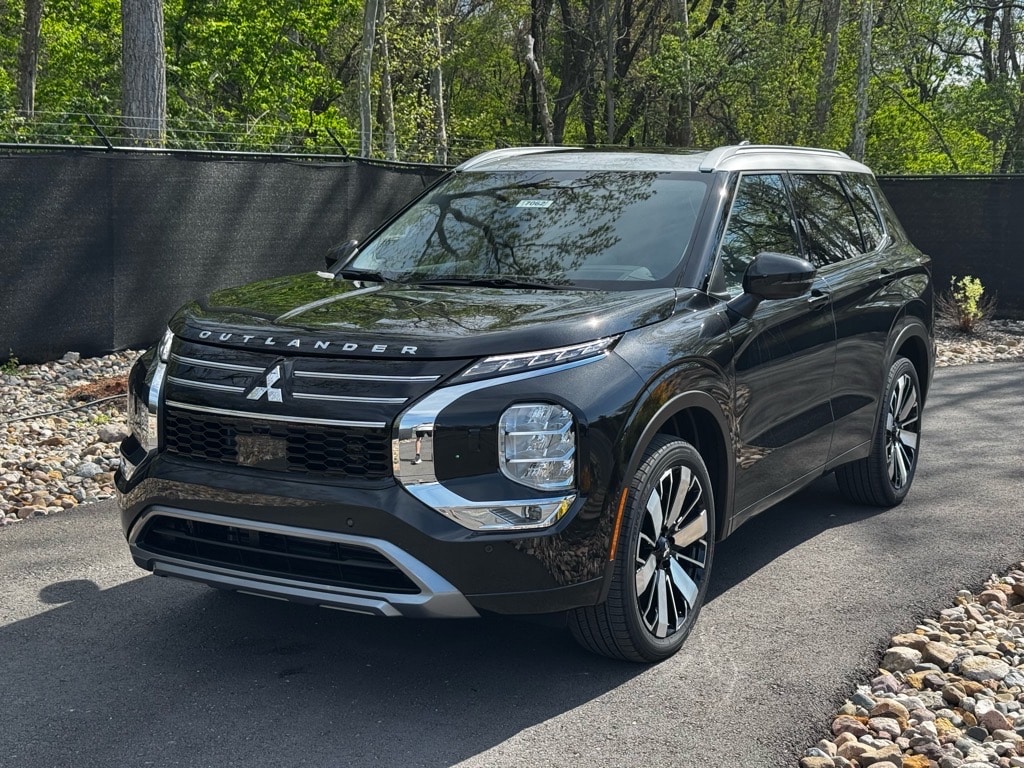 2025 Mitsubishi Outlander SEL Platinum Edition's photo