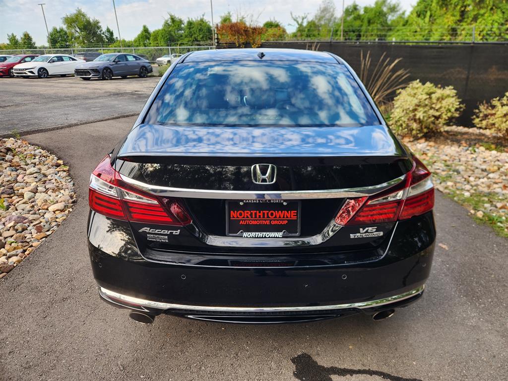 2016 Honda Accord Touring photo 4