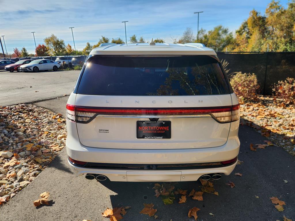 2023 Lincoln Aviator Grand Touring photo 3