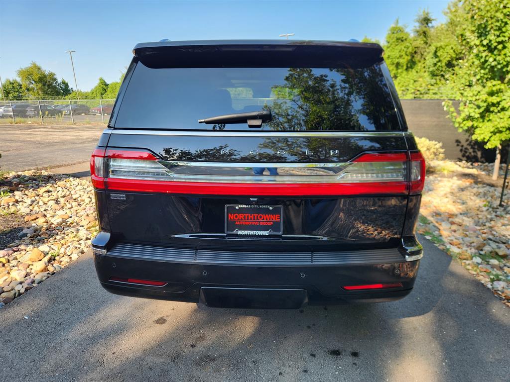 2021 Lincoln Navigator Black Label photo 4