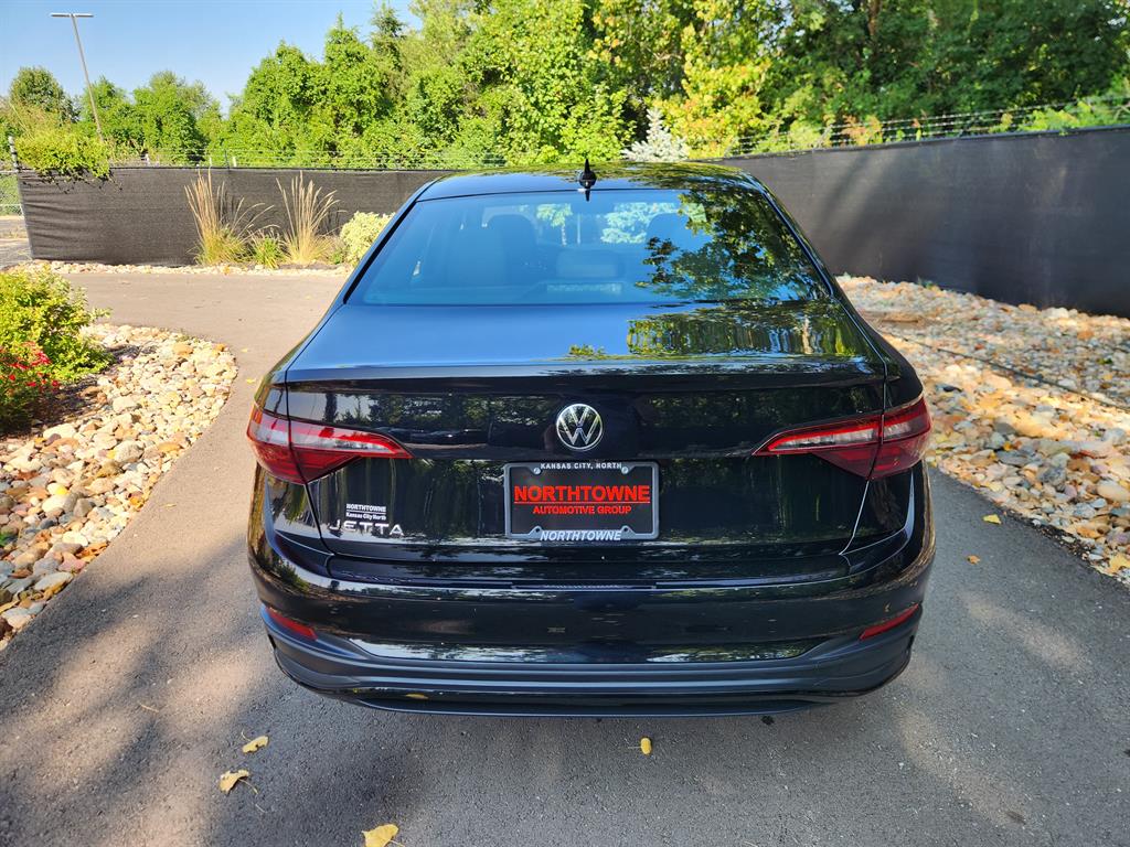 2023 Volkswagen Jetta 1.5T Sport photo 2