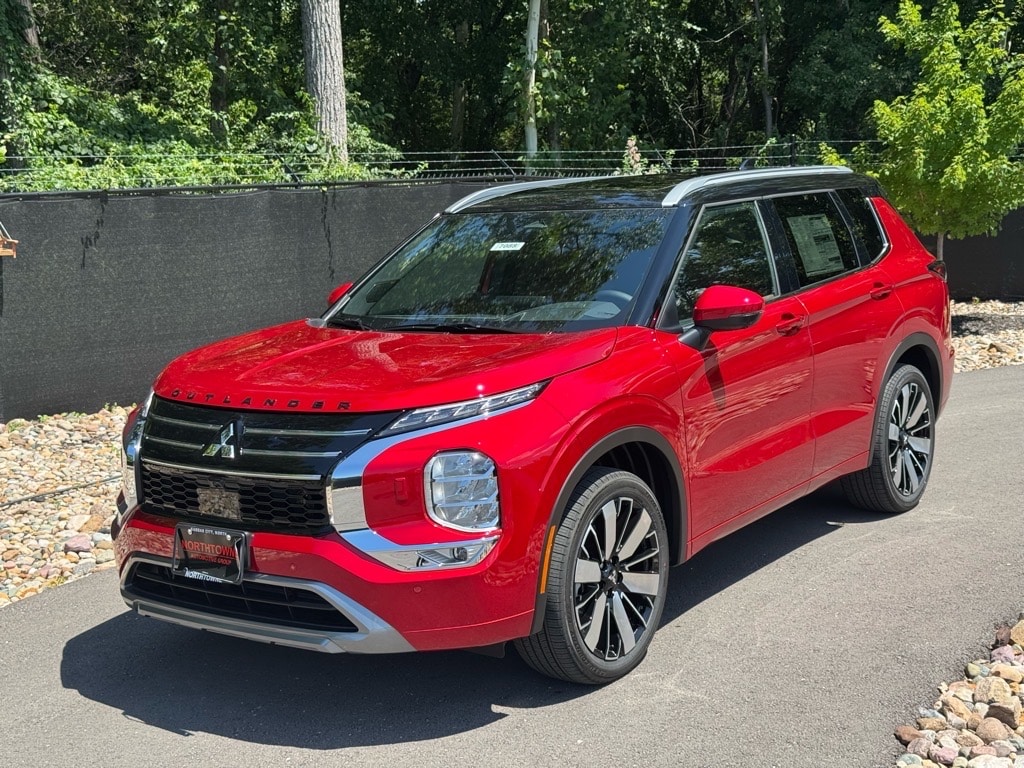 2025 Mitsubishi Outlander SEL's photo