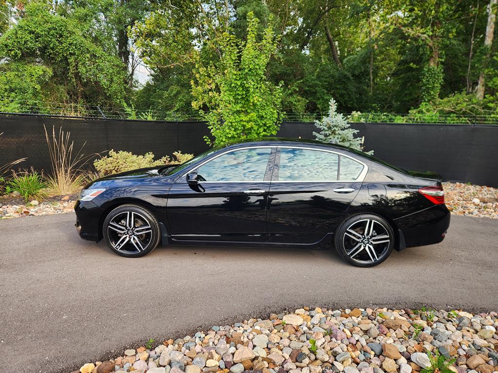 2016 Honda Accord Touring photo 2