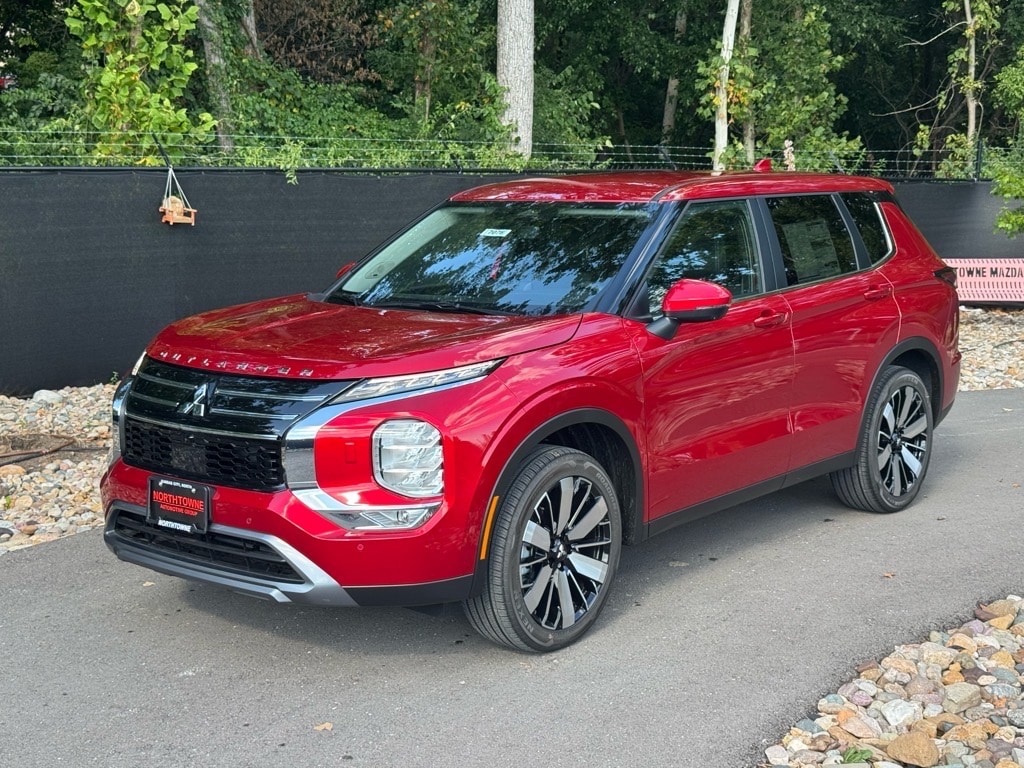 2025 Mitsubishi Outlander SE's photo