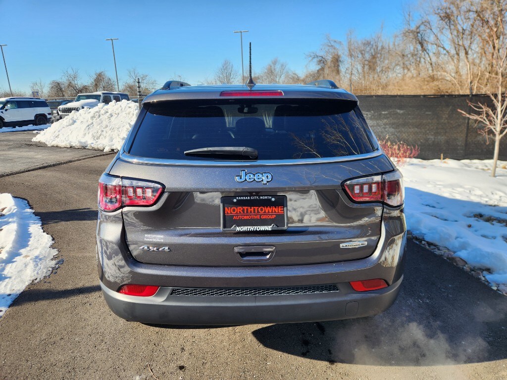 2023 Jeep Compass Latitude Lux photo 4