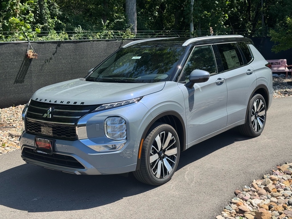 2025 Mitsubishi Outlander SEL's photo