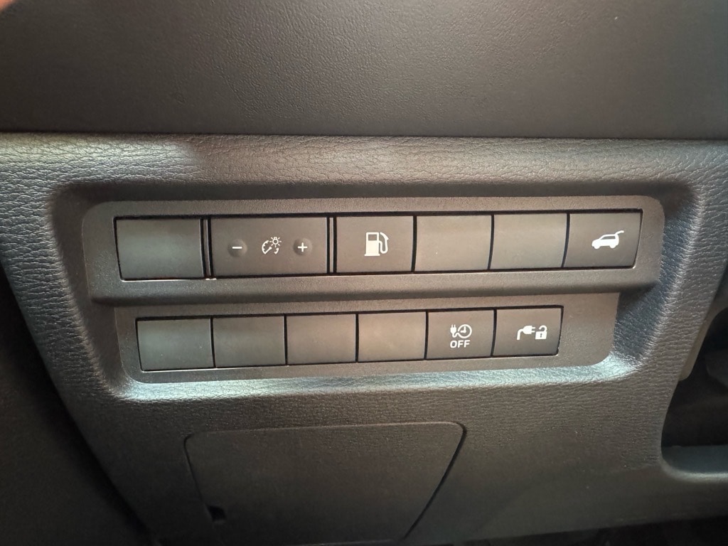 2025 Mitsubishi Outlander Plug-in Hybrid SE - Photo 25