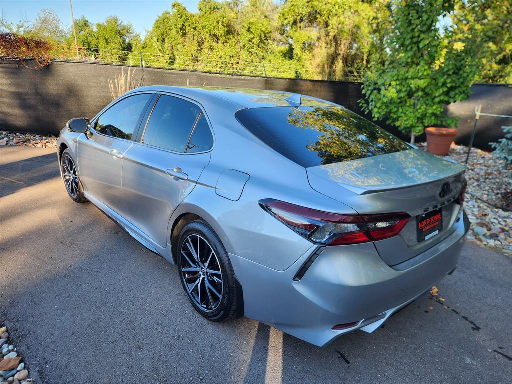 2023 Toyota Camry SE photo 3