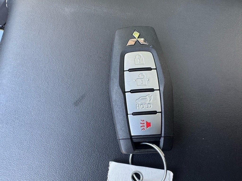 2025 Mitsubishi Outlander SE - Photo 36