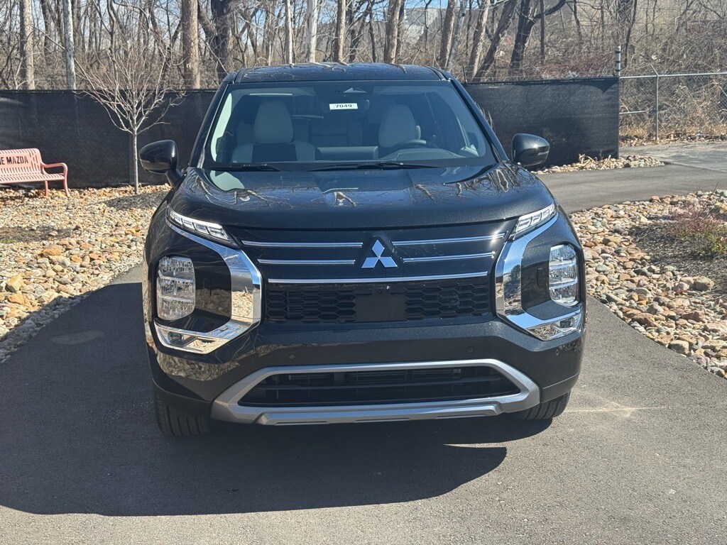 2025 Mitsubishi Outlander SE - Photo 8