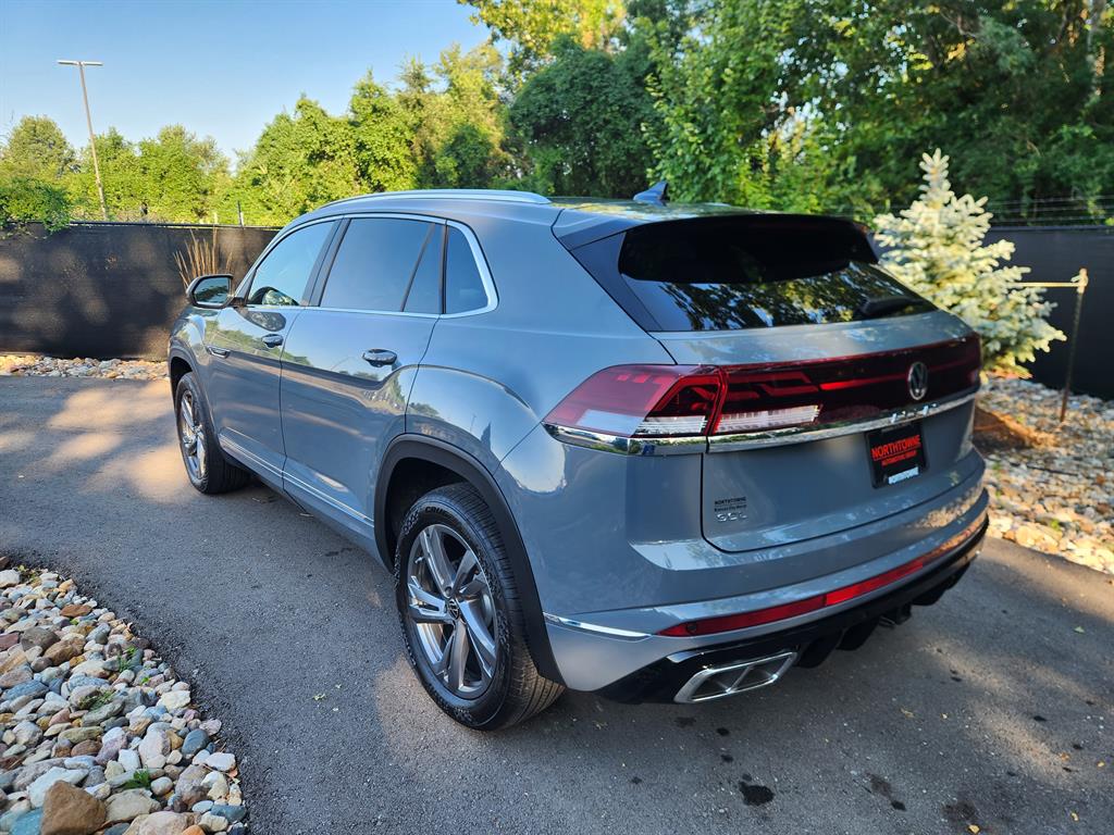 2024 Volkswagen Atlas Cross Sport SEL R-Line photo 3