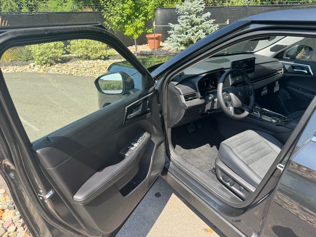 2025 Mitsubishi Outlander SE - Photo 20