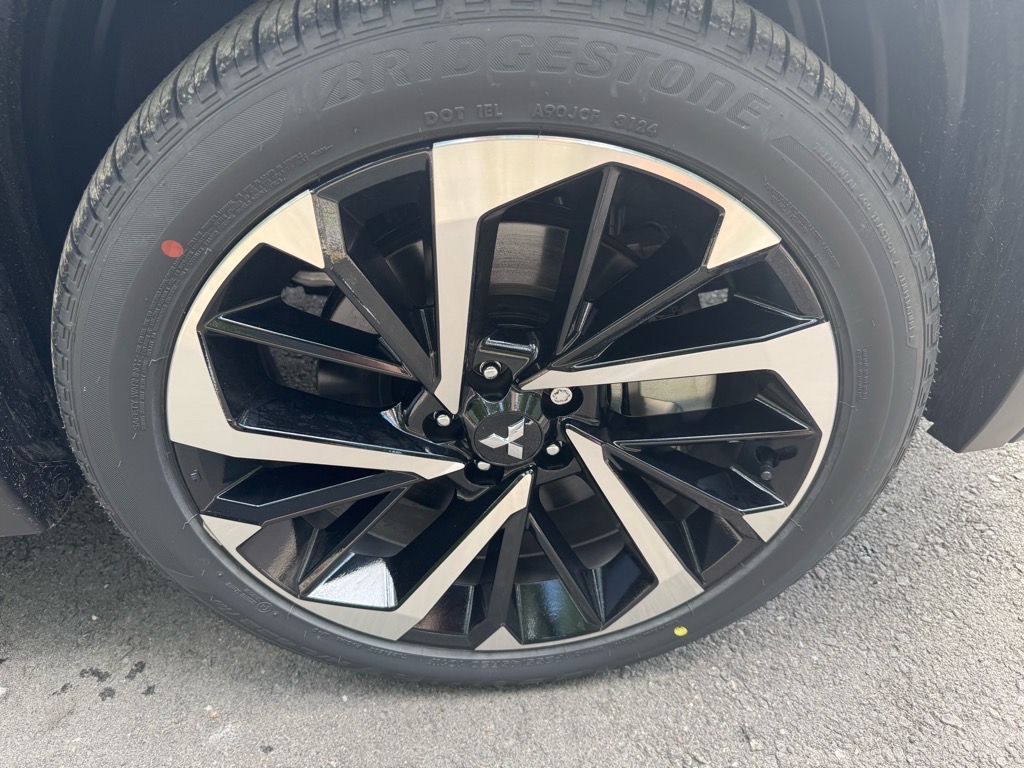 2025 Mitsubishi Outlander Plug-in Hybrid SE - Photo 9