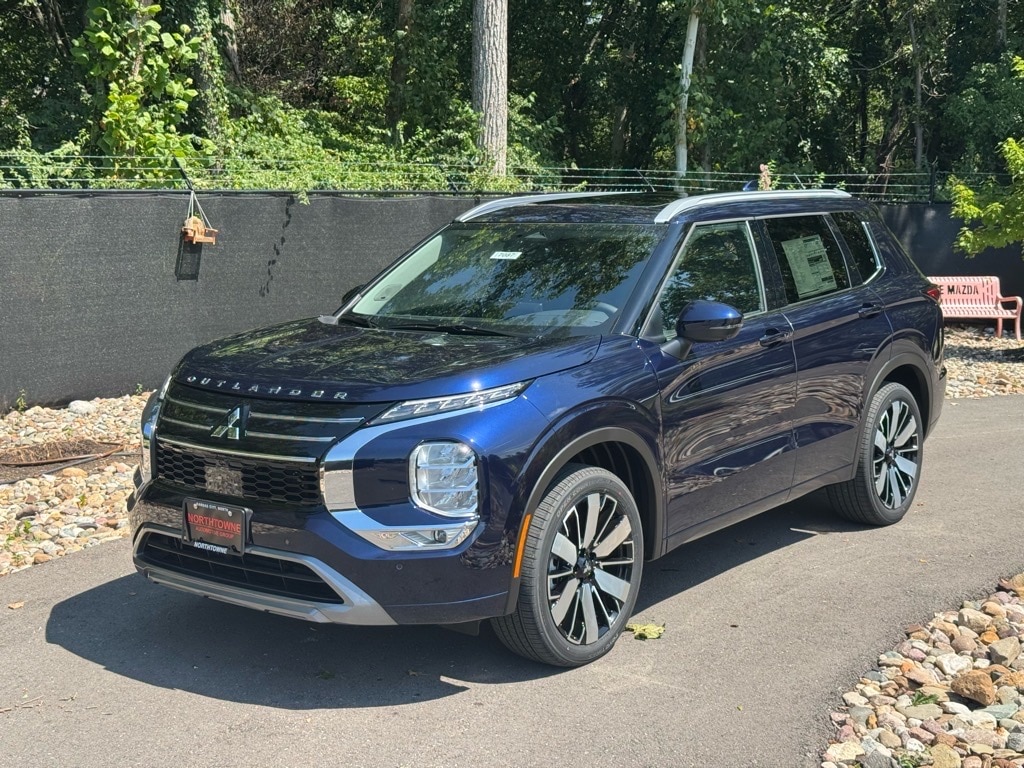 2025 Mitsubishi Outlander SEL's photo
