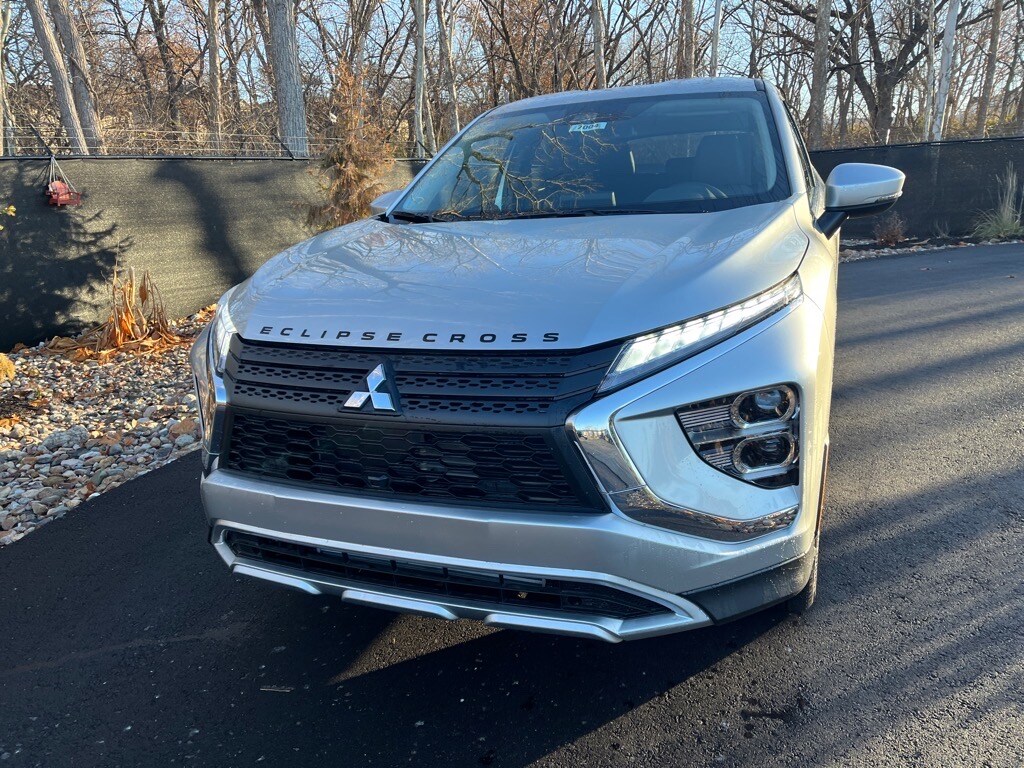 2024 Mitsubishi Eclipse Cross SE photo 2