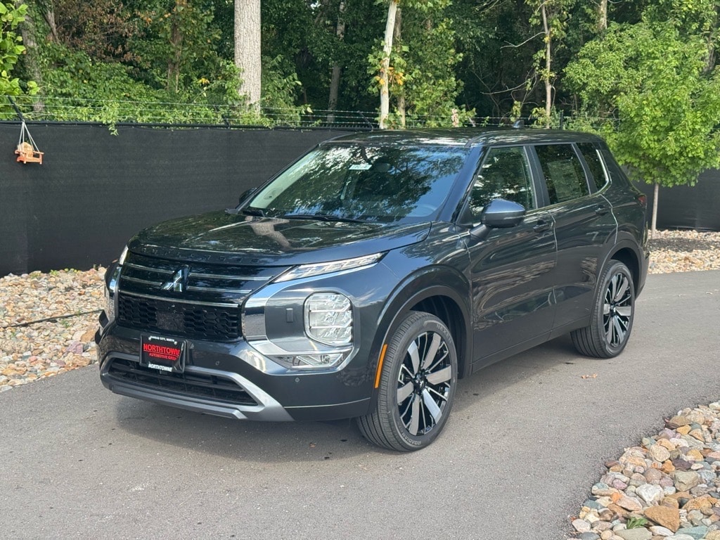 New 2025 Mitsubishi Outlander SE SUV