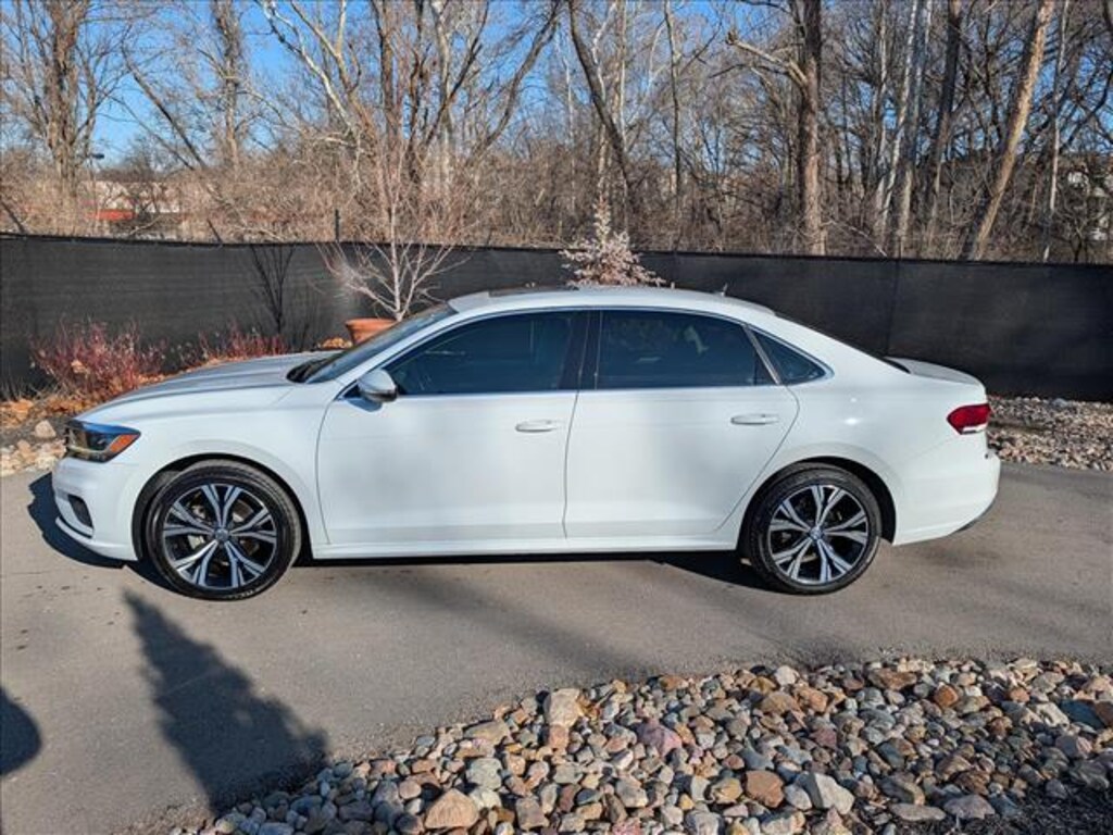 Used 2022 Volkswagen Passat 2.0T SE Sedan