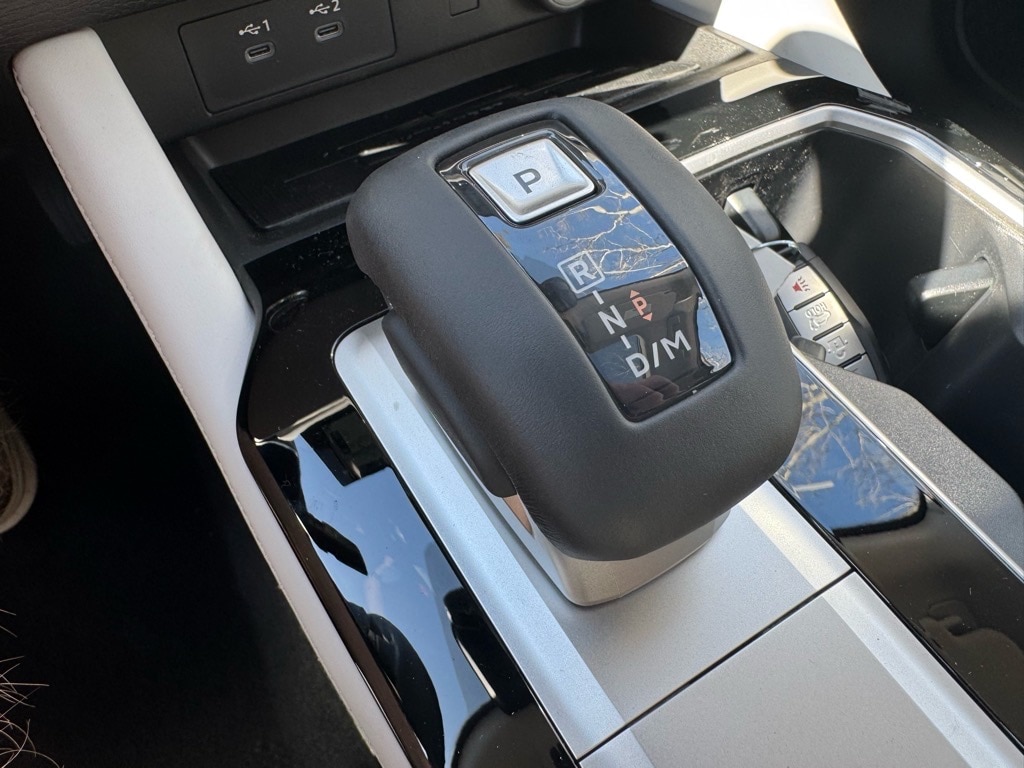 2025 Mitsubishi Outlander SE - Photo 35