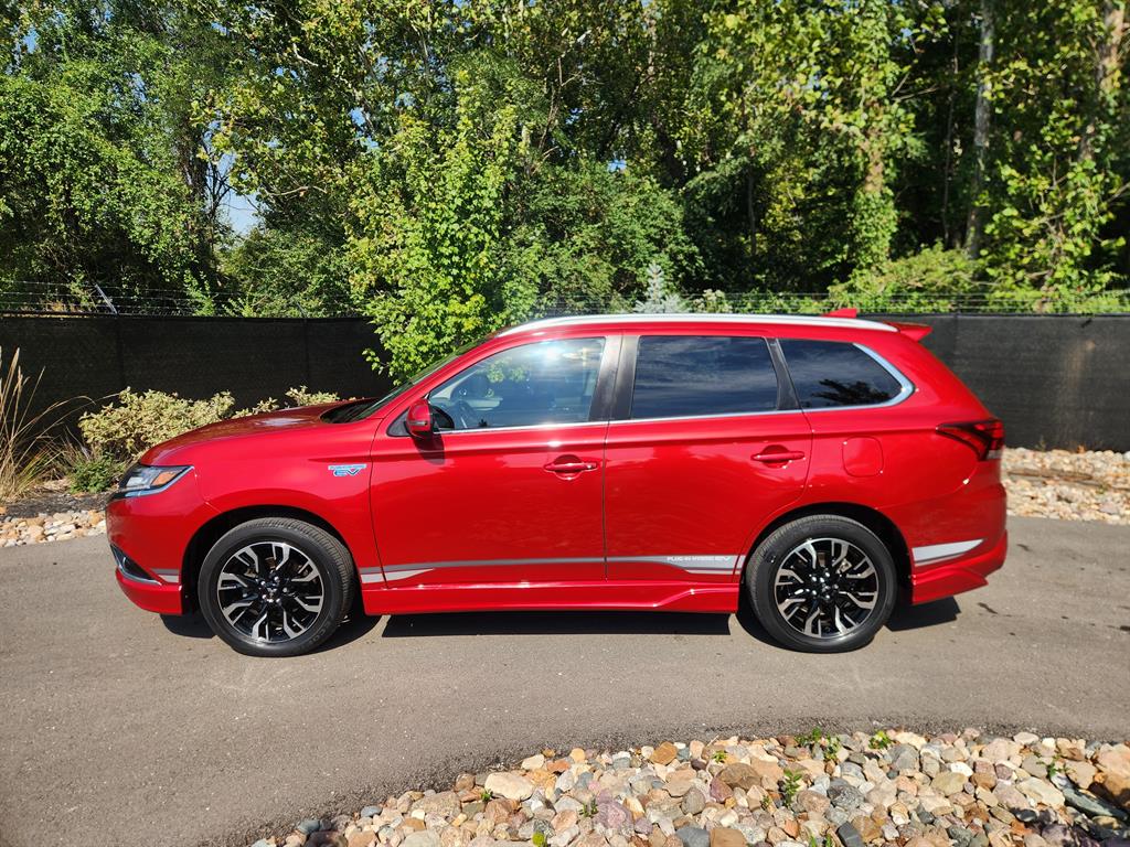 2018 Mitsubishi Outlander PHEV GT photo 2