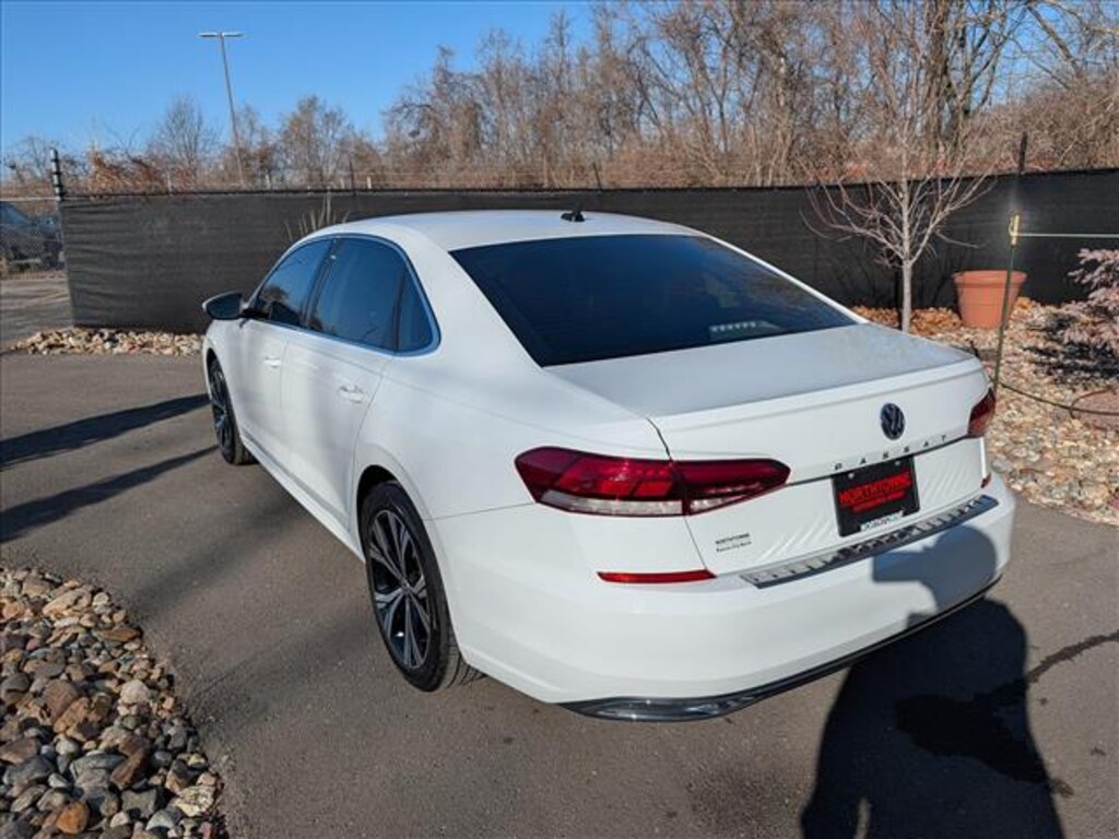 Used 2022 Volkswagen Passat 2.0T SE Sedan