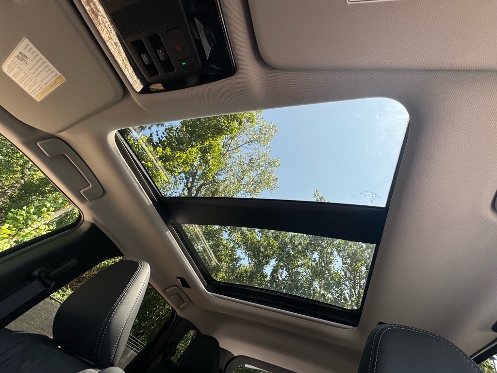 2025 Mitsubishi Outlander SE - Photo 34