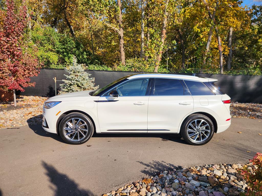 2024 Lincoln Corsair Grand Touring photo 2