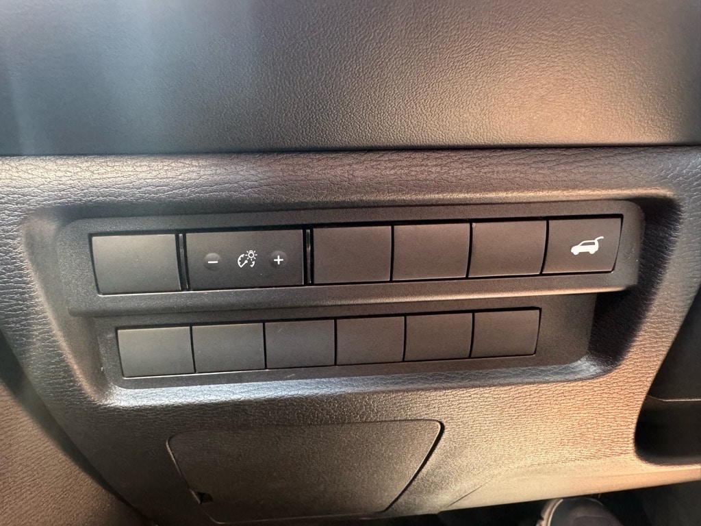 2025 Mitsubishi Outlander SE - Photo 24