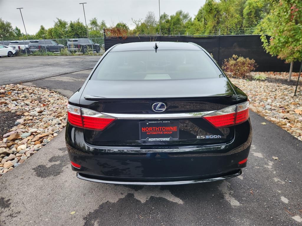 Used 2015 Lexus ES 300h Sedan
