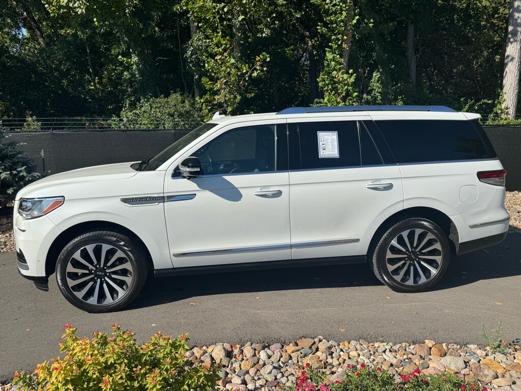 2023 Lincoln Navigator Reserve photo 2