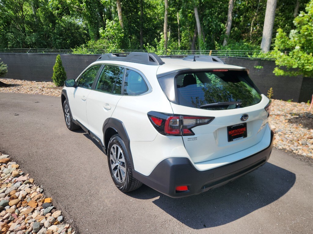 2024 Subaru Outback Base photo 3