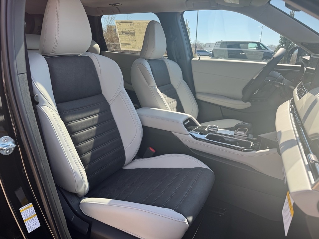 2025 Mitsubishi Outlander SE - Photo 12