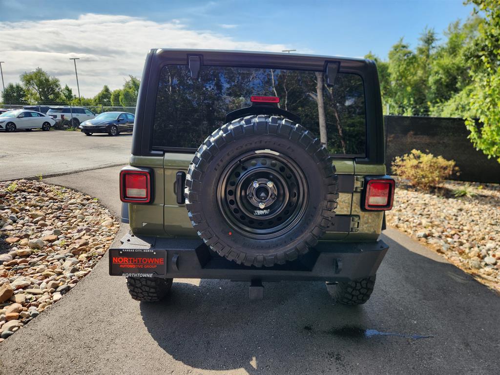 2025 Jeep Wrangler Sport photo 4