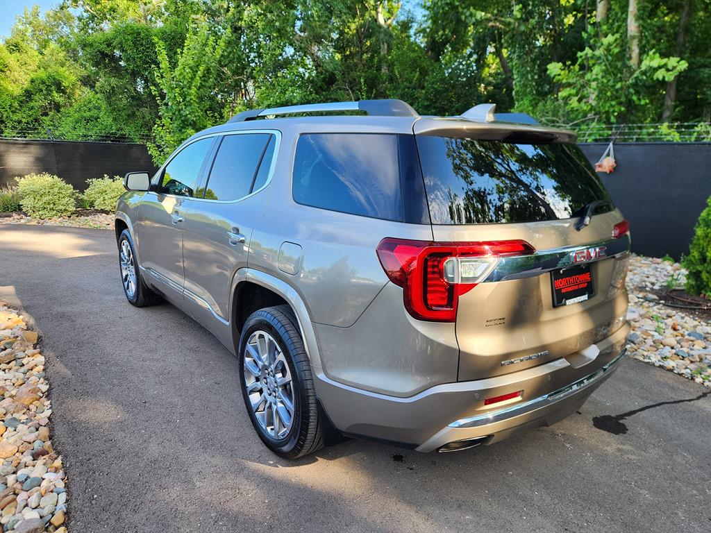 2023 Gmc Acadia Denali photo 3