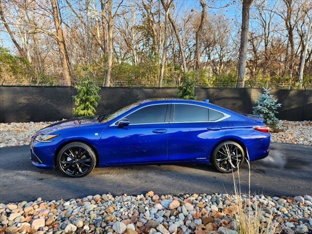 Used 2022 Lexus ES Hybrid 300h F SPORT with VIN 58AGA1C18NU013928 for sale in Kansas City