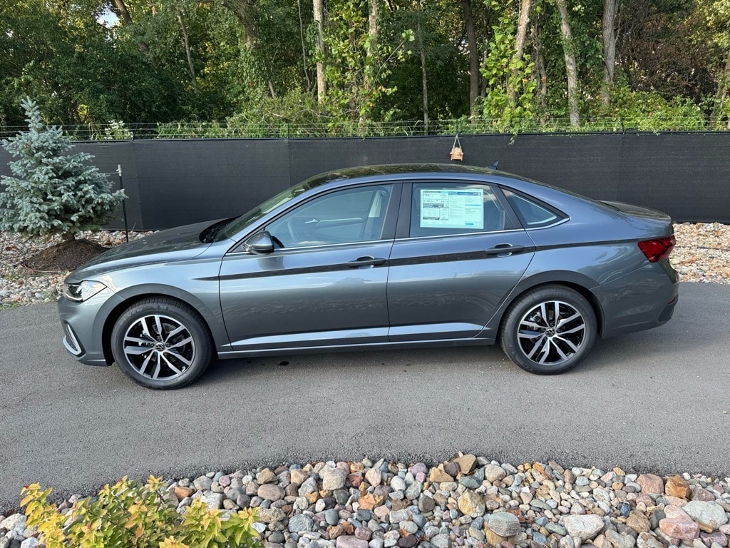 New 2025 Volkswagen Jetta 1.5T SE Sedan