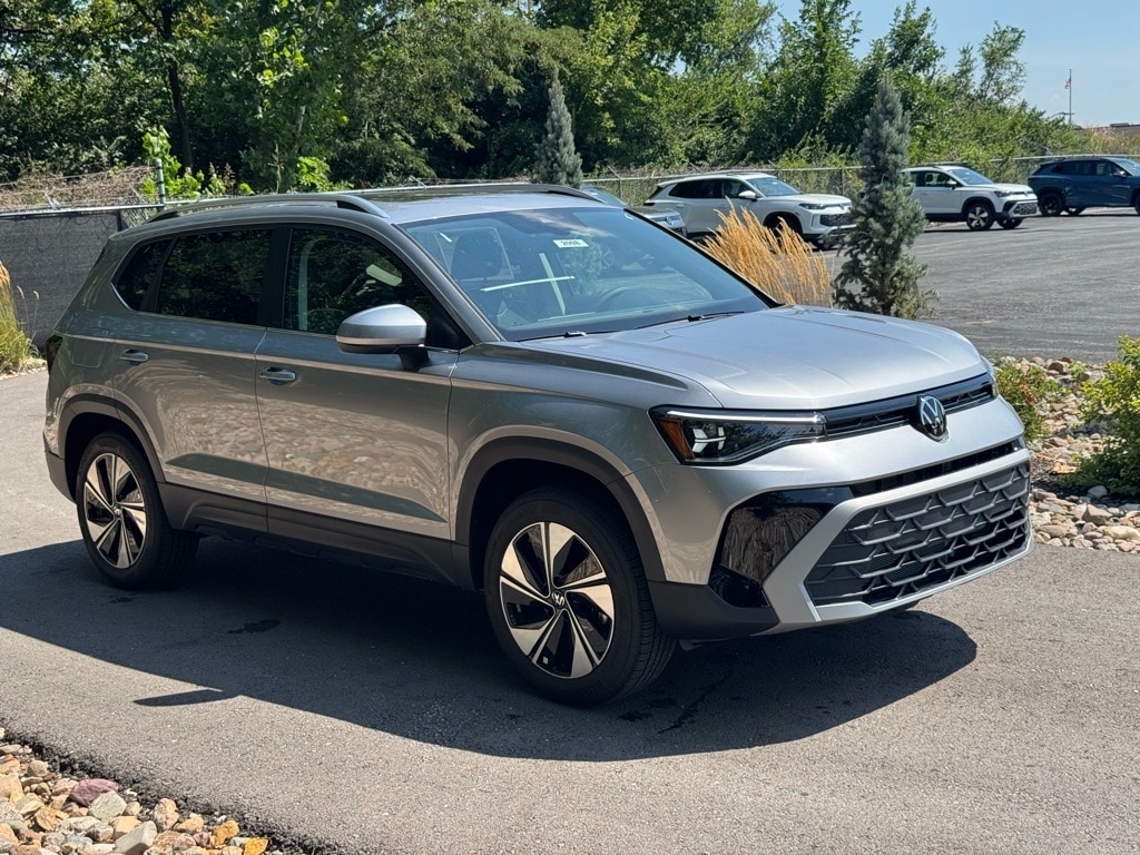 2025 Volkswagen Taos SE - Photo 7
