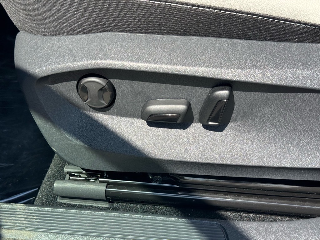 2025 Volkswagen Taos SE - Photo 22