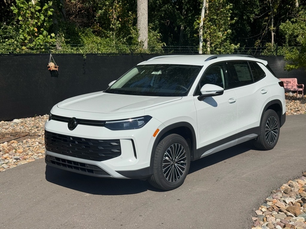 2025 Volkswagen Tiguan S's photo