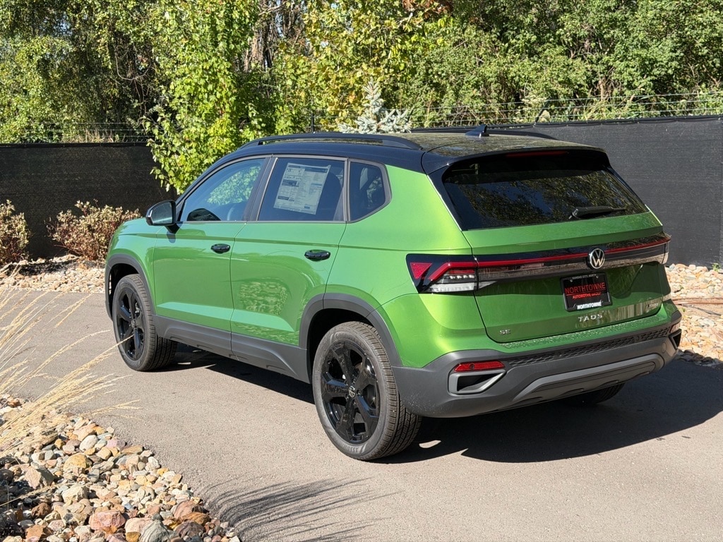 New 2025 Volkswagen Taos 1.5T SE Black SUV