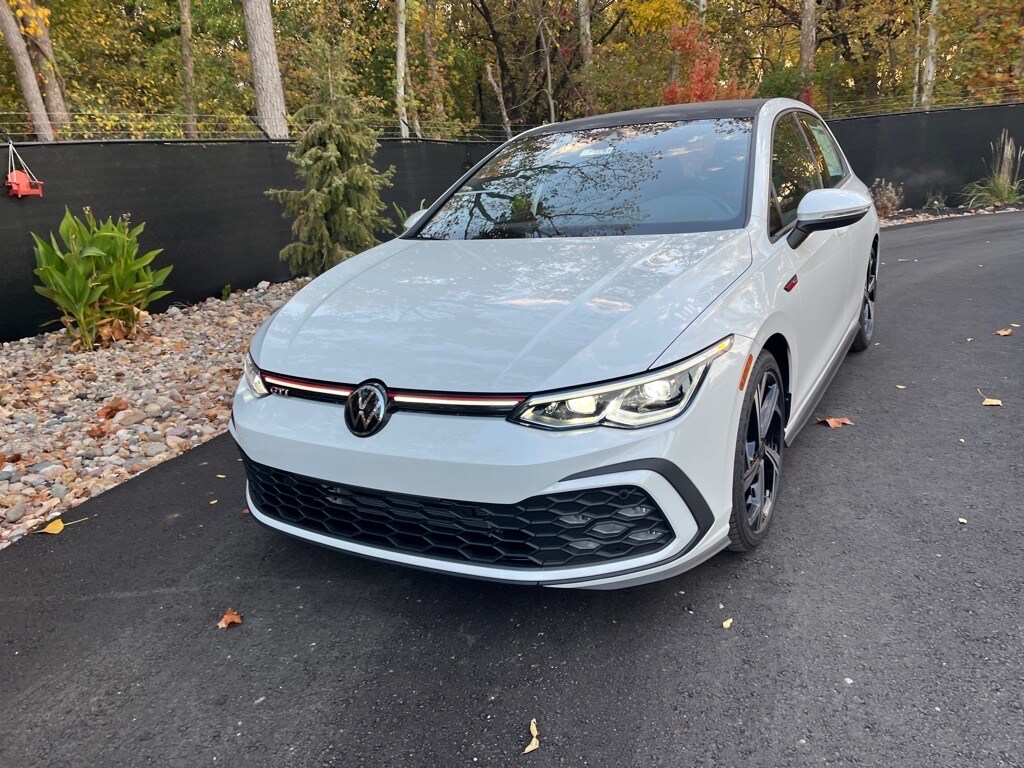 2024 Volkswagen Golf GTI SE photo 2