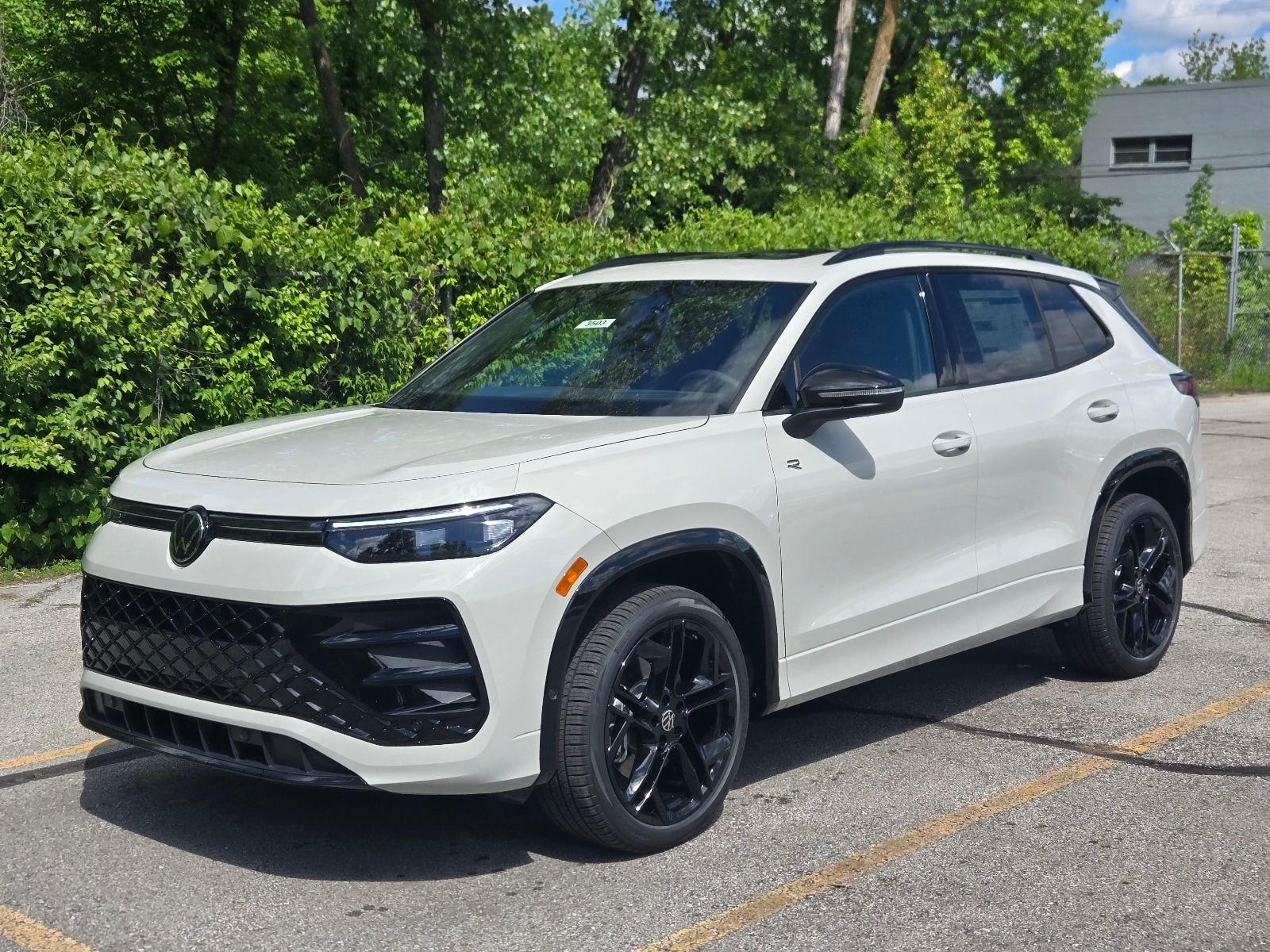 2026 Volkswagen Tiguan 2.0T SE R-Line Black 4Motion's photo
