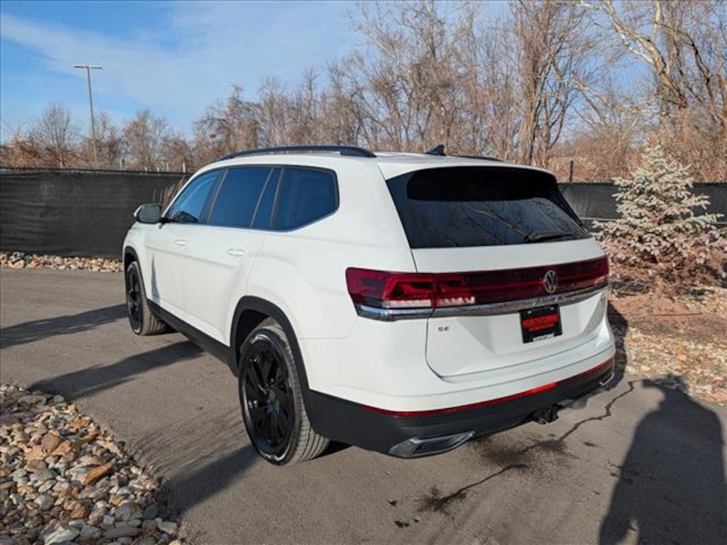 Used 2025 Volkswagen Atlas 2.0T SE w/Technology SUV