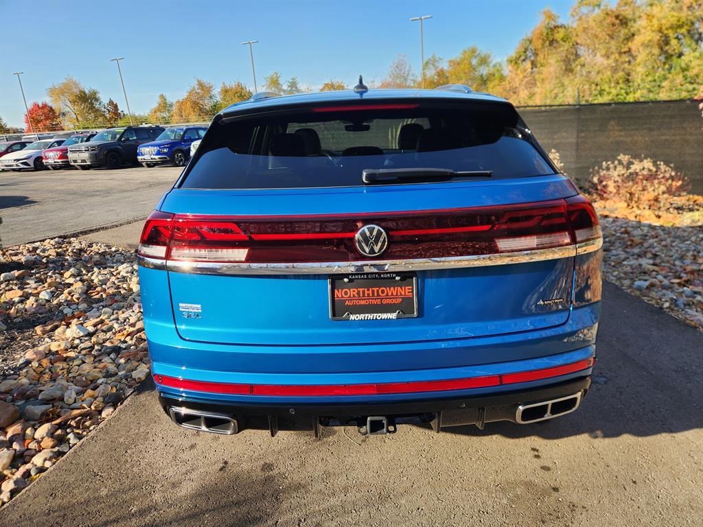 2025 Volkswagen Atlas Cross Sport SEL Premium R-Line photo 4
